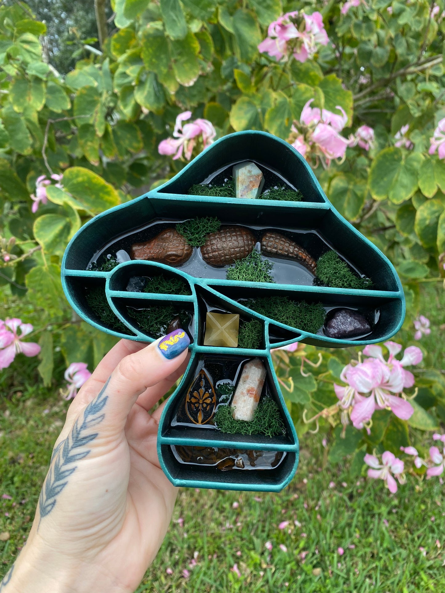 Green Mushroom curio shelf